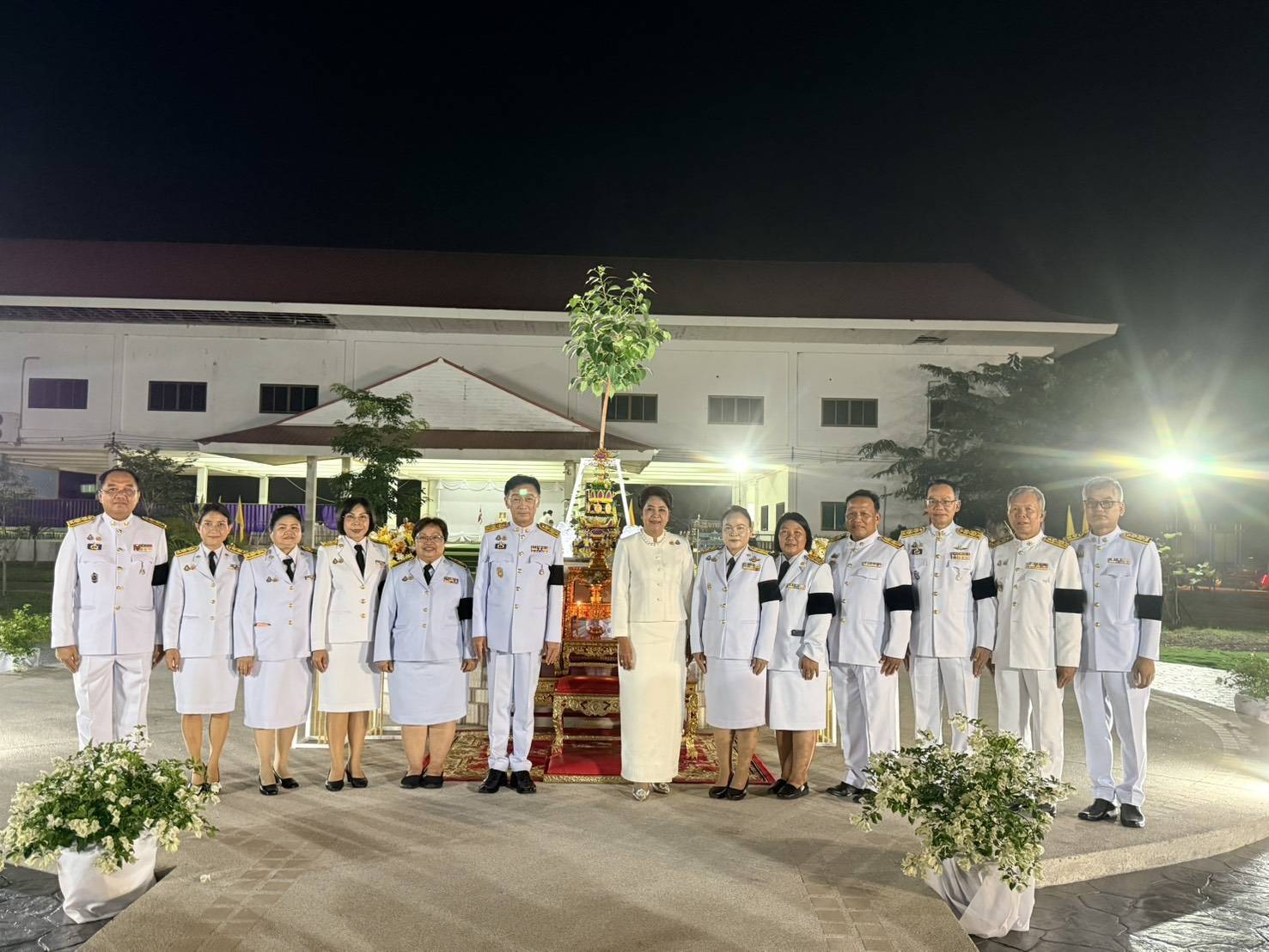 title - ส.ป.ก.ยโสธร ร่วมประกอบพิธีอัญเชิญพุ่มดอกบัวประดิษฐ์พระราชทาน  ถวายสักการะพระศรีมหาโพธิทศมราชบพิตร เนื่องในวันวิสาขบูชา ประจำปี 2569